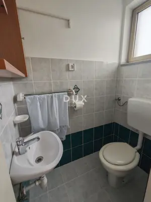 House 396 m², Lupoglav - spacious yard and two floors - 20