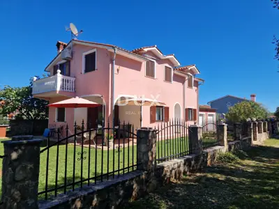 Haus 170 m², Labin - ruhige Siedlung und zwei Garagen - 2