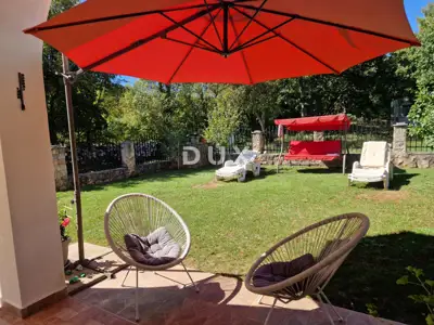 Haus 170 m², Labin - ruhige Siedlung und zwei Garagen - 12