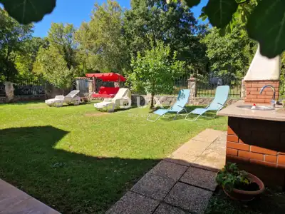 Haus 170 m², Labin - ruhige Siedlung und zwei Garagen - 10