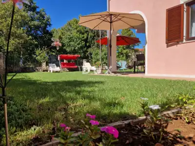 Haus 170 m², Labin - ruhige Siedlung und zwei Garagen - 11