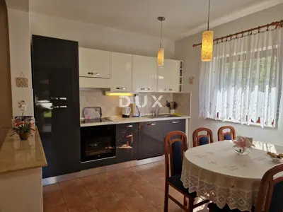 Haus 170 m², Labin - ruhige Siedlung und zwei Garagen - 20