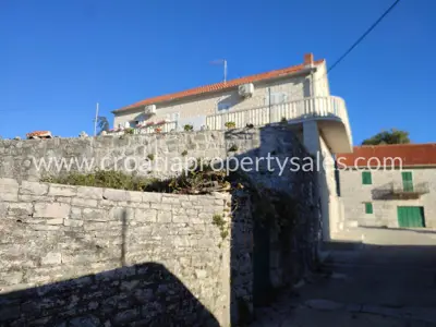 Kuća, Brač, 250 m², 425 000 € - 2