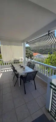 Haus 289 m², Kampor na Rabu - 4 Apartments, in Meeresnähe