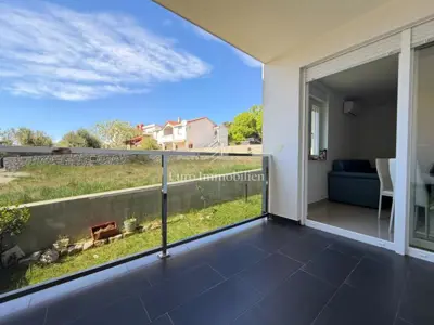 Novalja - apartment with terrace in a newer building