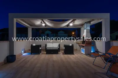 Apartment 77 m², Otok Brač - quiet location near the center - 10