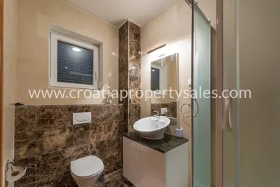 Apartment 77 m², Otok Brač - quiet location near the center - 3