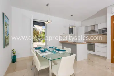 Apartment 77 m², Otok Brač - quiet location near the center - 5