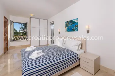 Apartment 77 m², Otok Brač - quiet location near the center - 4