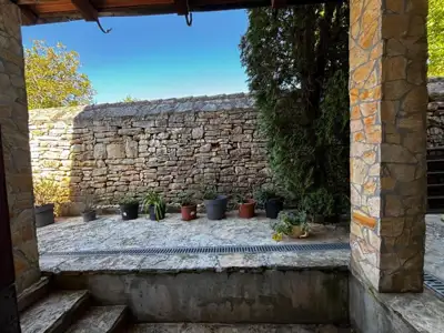 Kuća 140 m², Sveti Lovreč - kamena i mirna - 3