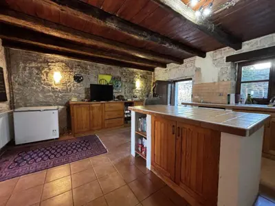 Kuća 140 m², Sveti Lovreč - kamena i mirna - 17