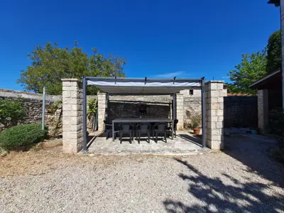 Kuća 140 m², Sveti Lovreč - kamena i mirna - 4