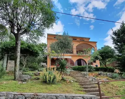 Kuća 5 apartmana, Klenovica, pogled na more i vrt