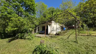 BUKEVJE – poljoprivredno zemljište 1093m² sa kućicom 35m²