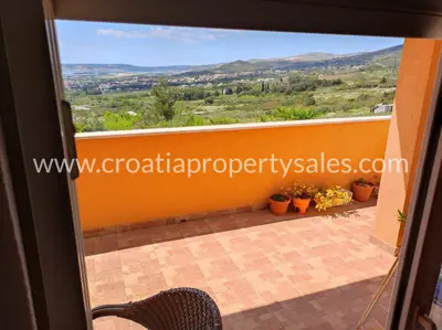 House in Kaštela, quiet location and sea view - 9