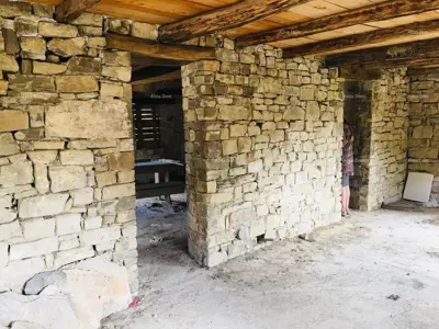 Detached old house for reconstruction, near the town of Motovun. - 2