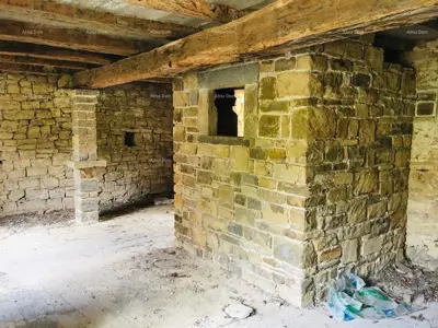Detached old house for reconstruction, near the town of Motovun. - 7