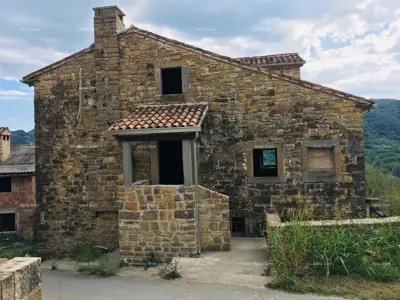 Detached old house for reconstruction, near the town of Motovun. - 8