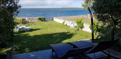 Otok Pašman, Dobropoljana, dvojna kuća. 1. red do mora