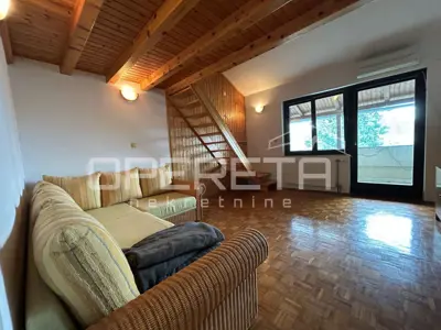 Wohnung im Zentrum von Umag, Loggia und Parkplatz
