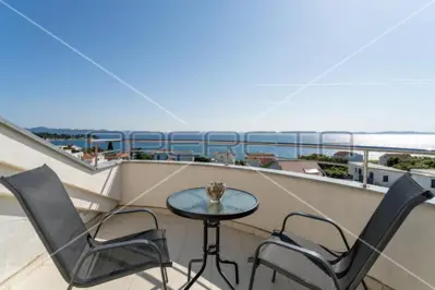Vila 822 m², Petrčane - 10 stanova, bazen i pogled na more - 3