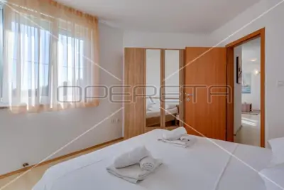 Vila 822 m², Petrčane - 10 stanova, bazen i pogled na more - 15