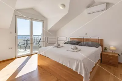 Vila 822 m², Petrčane - 10 stanova, bazen i pogled na more - 7