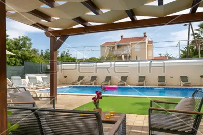 Vila 822 m², Petrčane - 10 stanova, bazen i pogled na more - 2