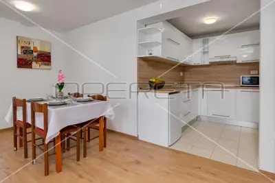 Vila 822 m², Petrčane - 10 stanova, bazen i pogled na more - 19