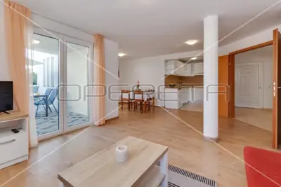Vila 822 m², Petrčane - 10 stanova, bazen i pogled na more - 21