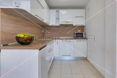 Vila 822 m², Petrčane - 10 stanova, bazen i pogled na more - 13