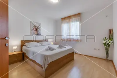 Vila 822 m², Petrčane - 10 stanova, bazen i pogled na more - 8