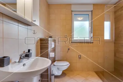 Vila 822 m², Petrčane - 10 stanova, bazen i pogled na more - 9