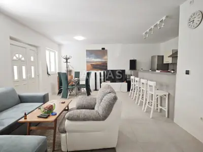 Stan 53 m², Marčelji - novogradnja s okućnicom i balkonom - 2