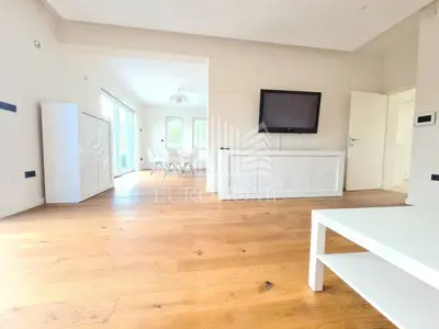 LUKSUZNA KATNICA 323 m², BLATO, BLIZINA ARENE, NAJAM - 11