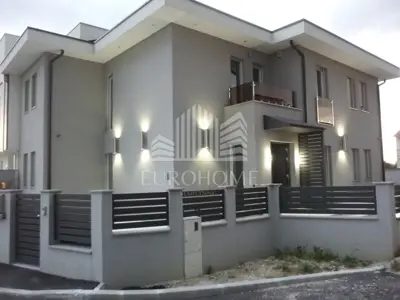 LUKSUZNA KATNICA 323 m², BLATO, BLIZINA ARENE, NAJAM