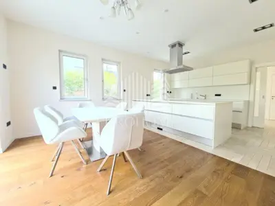 LUKSUZNA KATNICA 323 m², BLATO, BLIZINA ARENE, NAJAM - 2