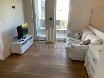 LUKSUZNA KATNICA 323 m², BLATO, BLIZINA ARENE, NAJAM - 8
