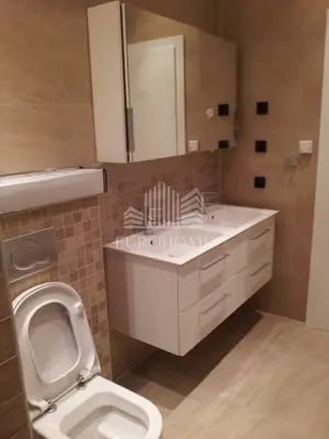 LUKSUZNA KATNICA 323 m², BLATO, BLIZINA ARENE, NAJAM - 17