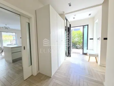 LUKSUZNA KATNICA 323 m², BLATO, BLIZINA ARENE, NAJAM - 10