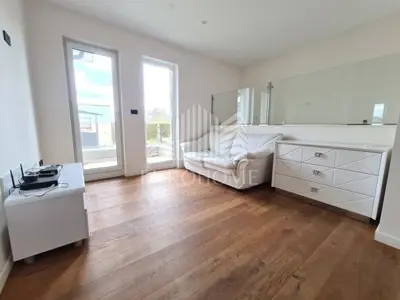 LUKSUZNA KATNICA 323 m², BLATO, BLIZINA ARENE, NAJAM - 12