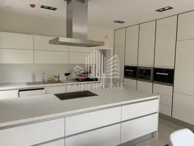 LUKSUZNA KATNICA 323 m², BLATO, BLIZINA ARENE, NAJAM - 9