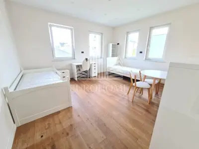 LUKSUZNA KATNICA 323 m², BLATO, BLIZINA ARENE, NAJAM - 3
