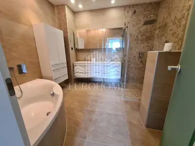 LUKSUZNA KATNICA 323 m², BLATO, BLIZINA ARENE, NAJAM - 18