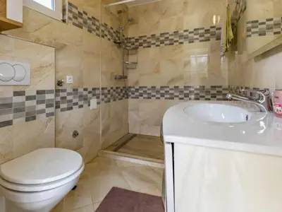 Moderna vila s bazenom i uređenom okućnicom, medulin! - 21