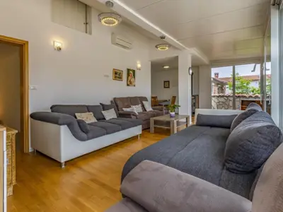 Moderna vila s bazenom i uređenom okućnicom, medulin! - 18