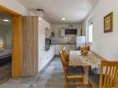 Moderna vila s bazenom i uređenom okućnicom, medulin! - 17