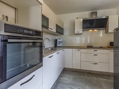 Moderna vila s bazenom i uređenom okućnicom, medulin! - 11