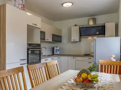 Moderna vila s bazenom i uređenom okućnicom, medulin! - 10