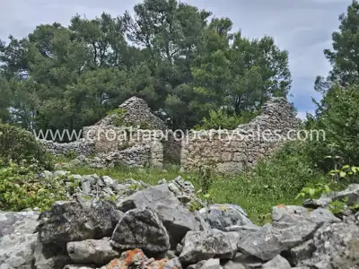House 2,000 m², Hvar Island - for complete renovation - 2